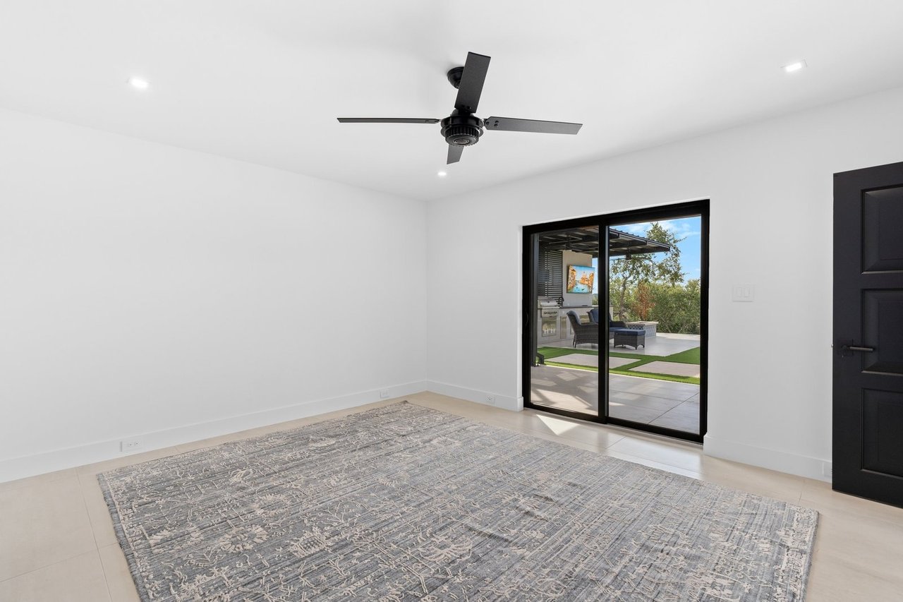 Luxxis Design 1104 Summit