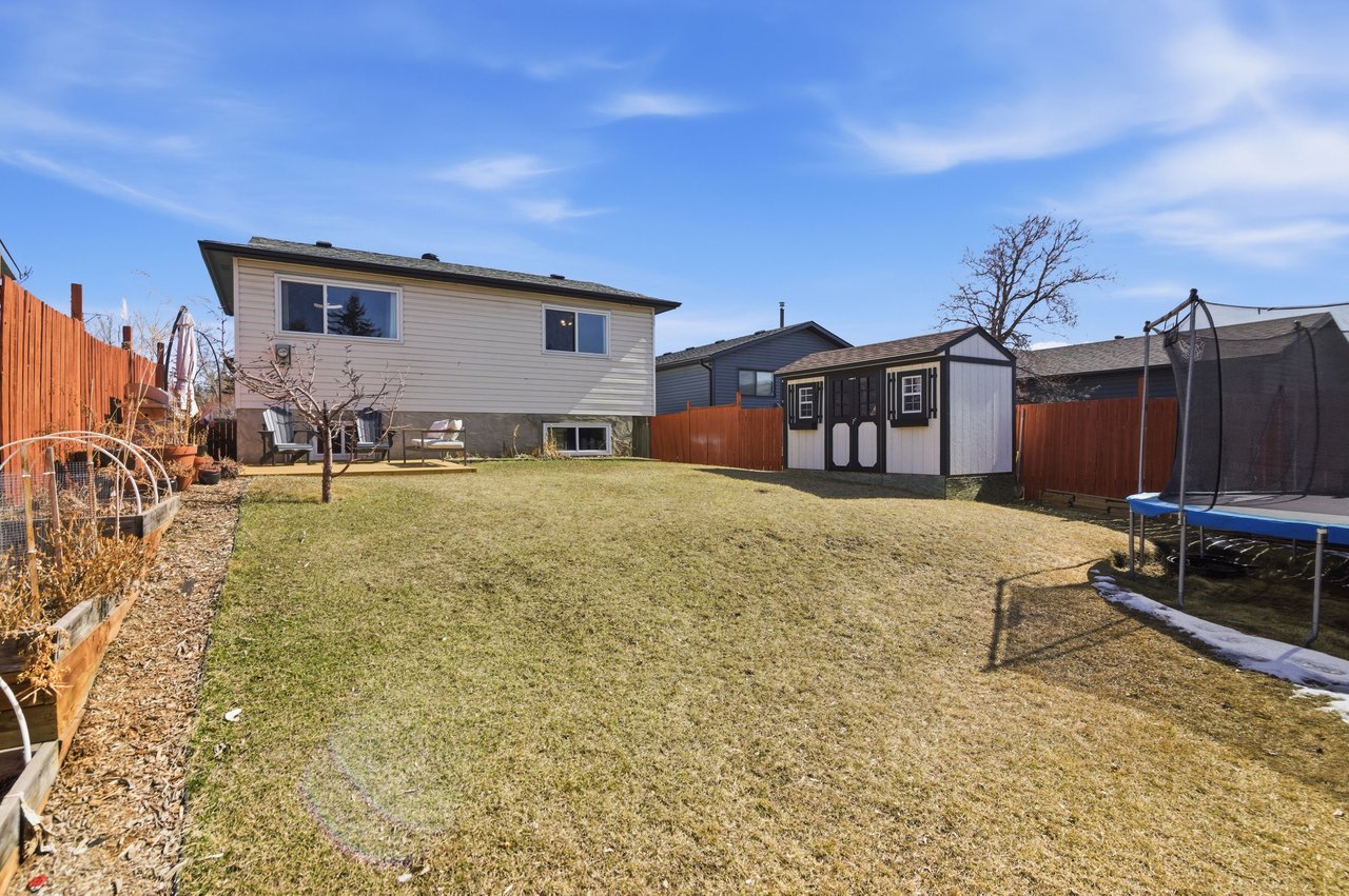 559 Deerpath Court SE