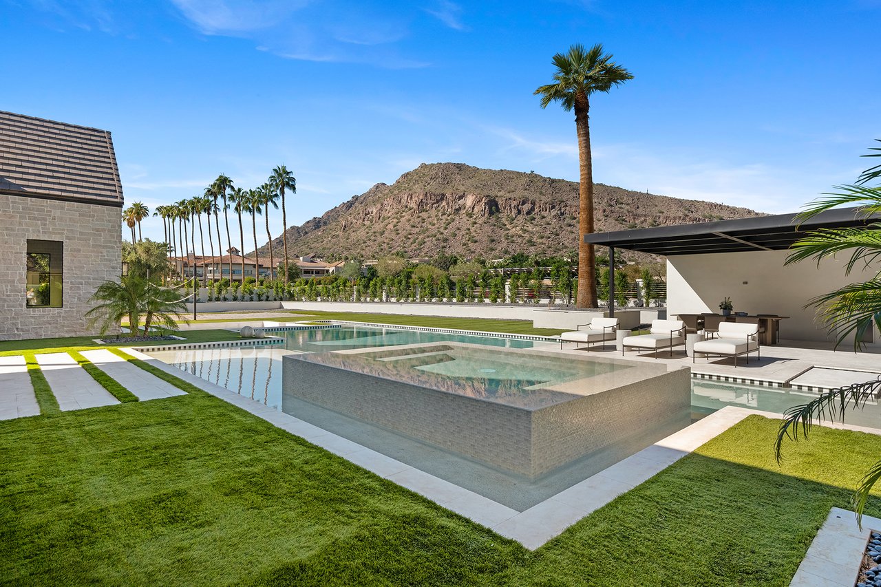 6230 E HILLCREST Boulevard