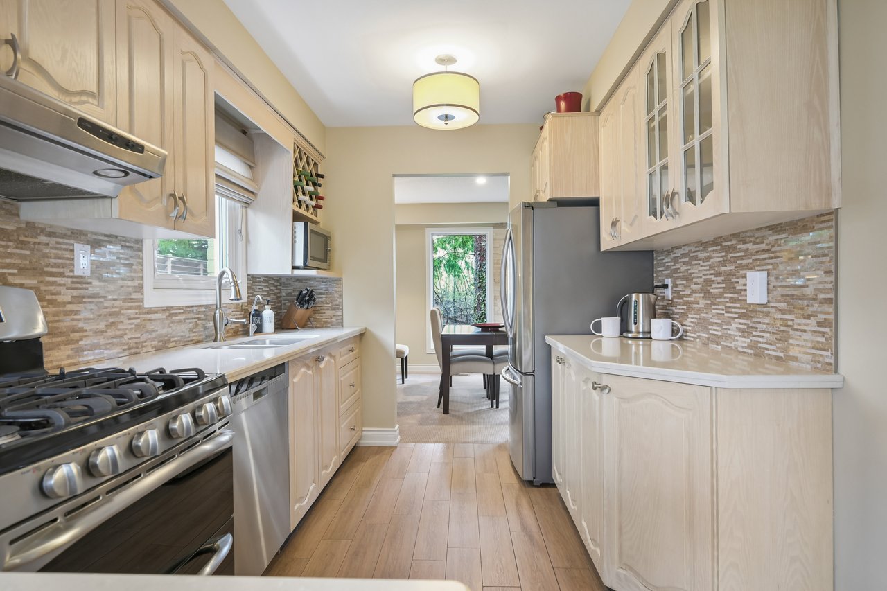 Ravine Living in Glen Abbey!