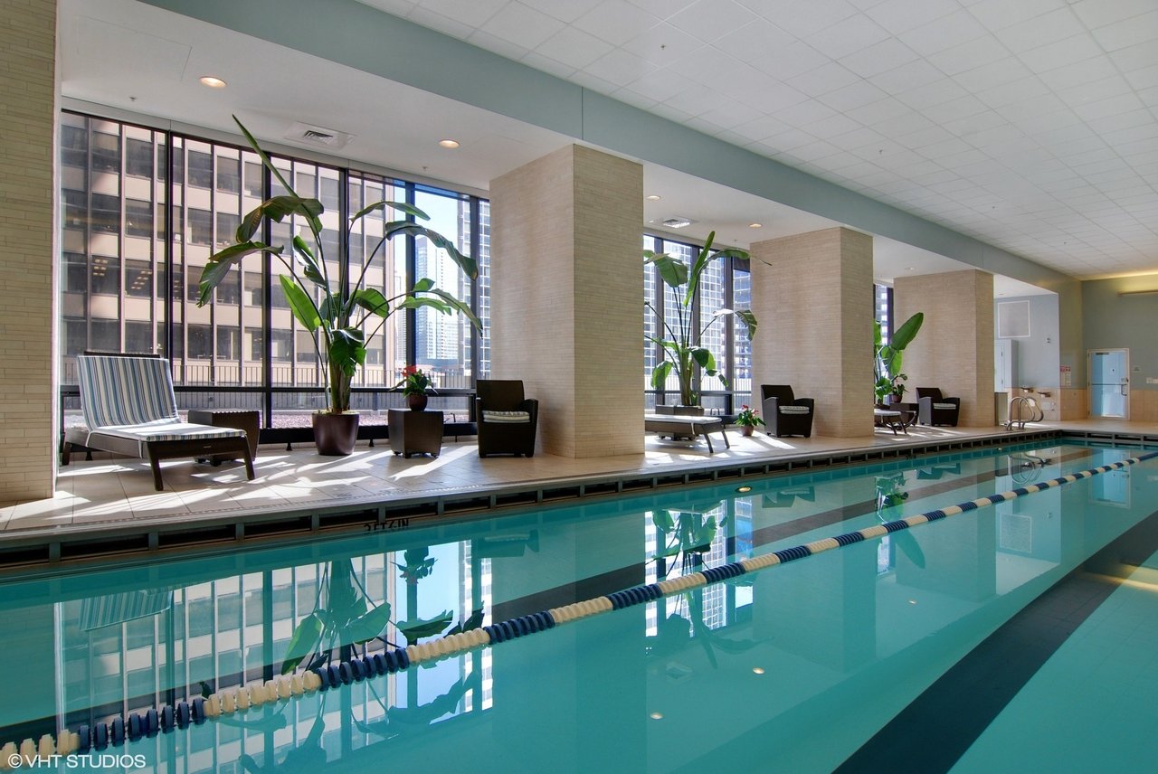 225 N Columbus Dr 7408