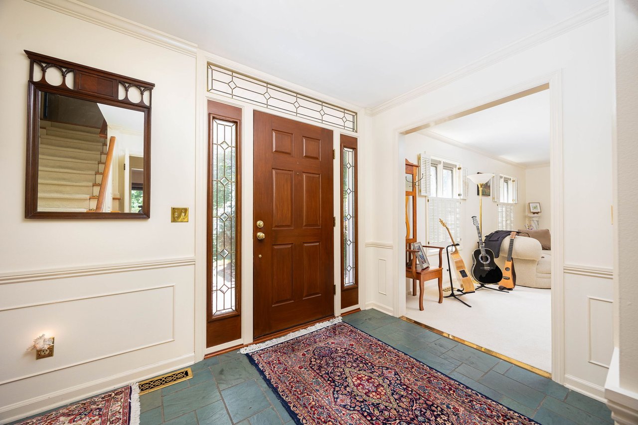 2560 CHARTWELL RD, UPPER ARLINGTON, OH 43220