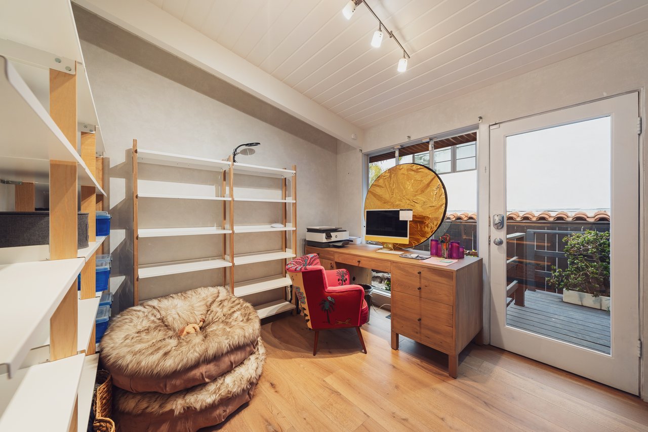 295 Mabery Rd, Santa Monica