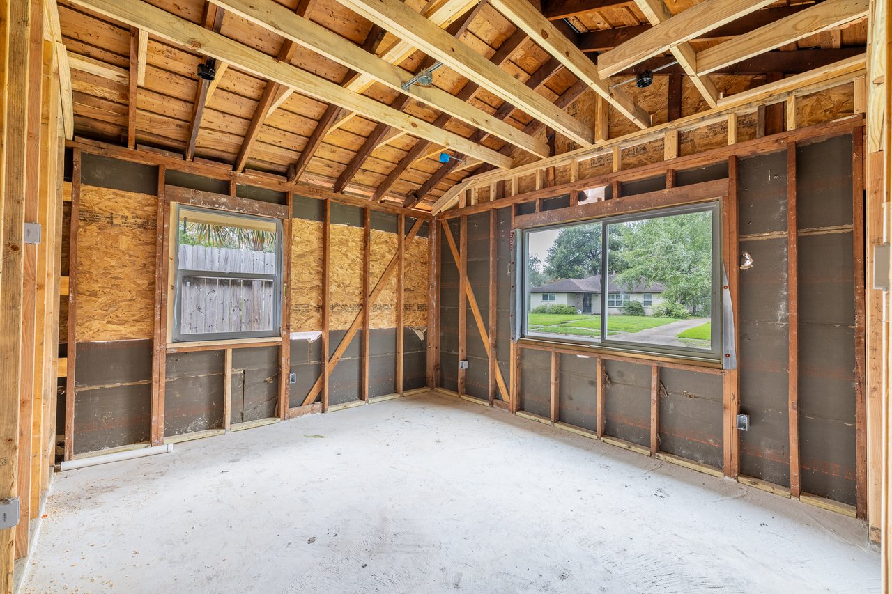 Private Listing In Westbury