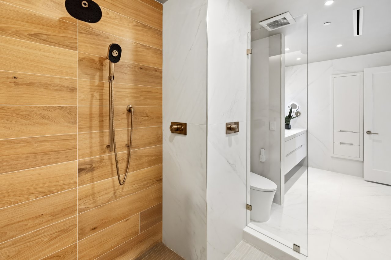 100 Carlyle Drive VG6