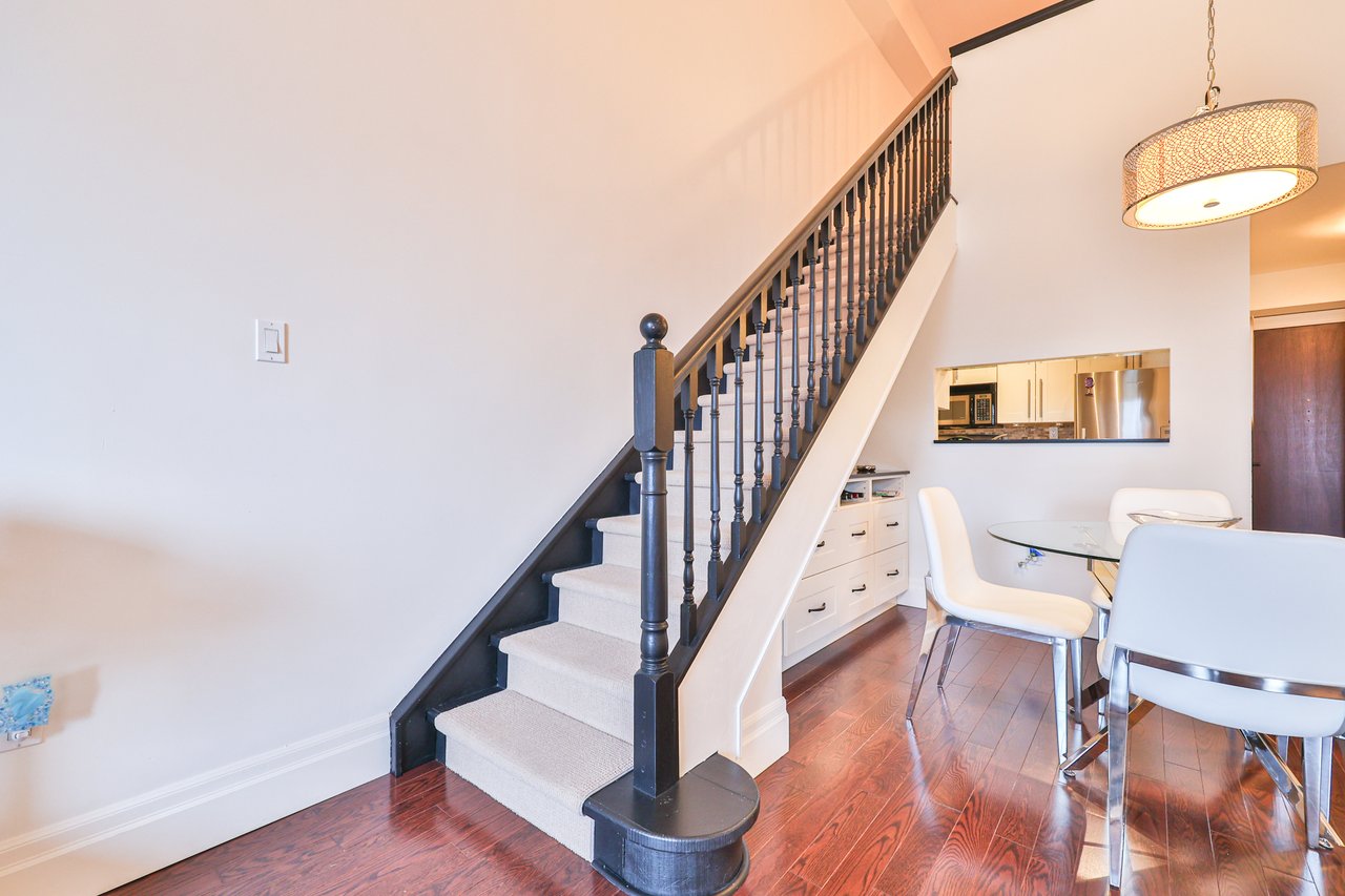 404-185 Robinson Street, Oakville
