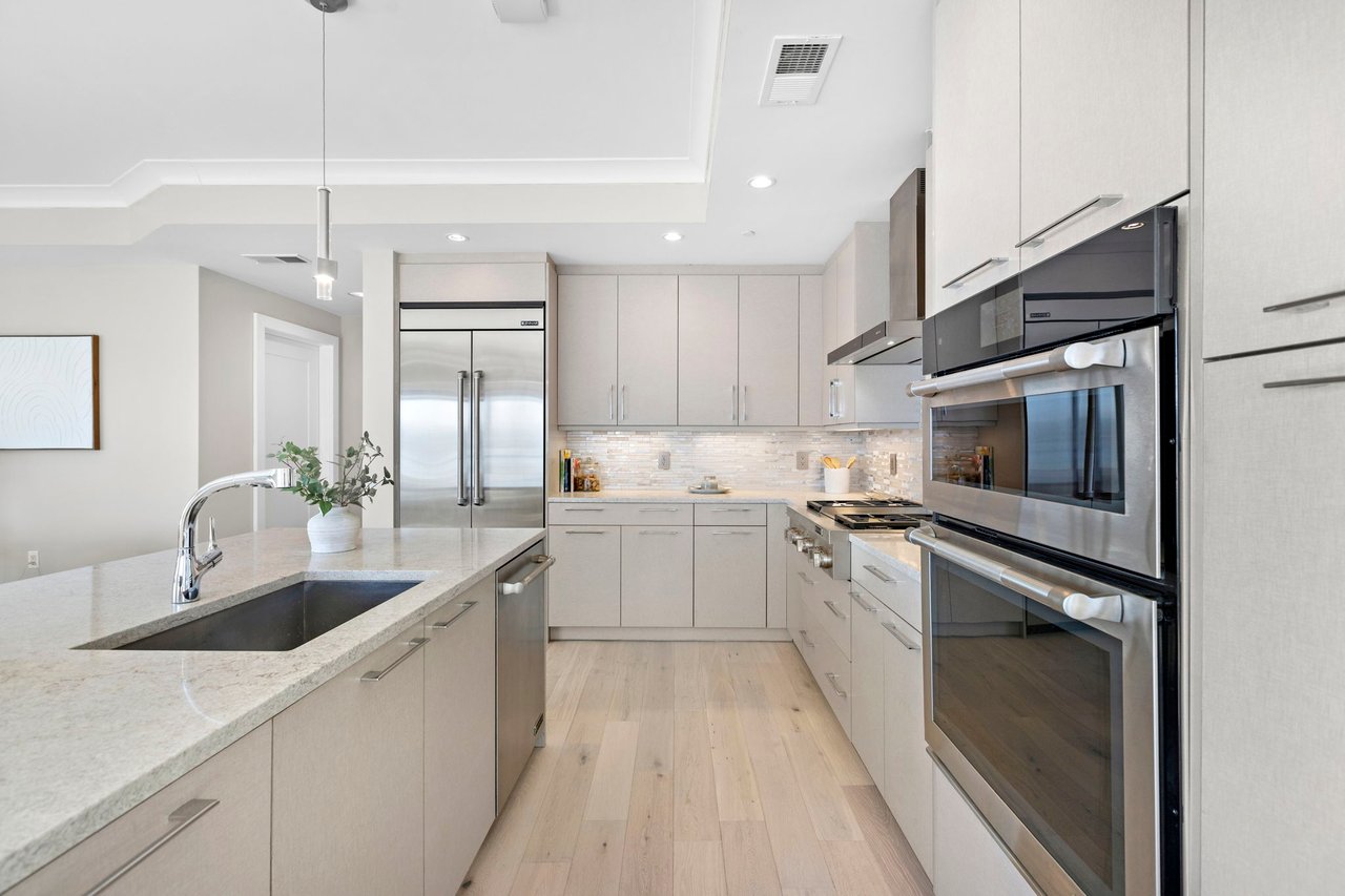 Kitchen with Oak Hardwood Floors