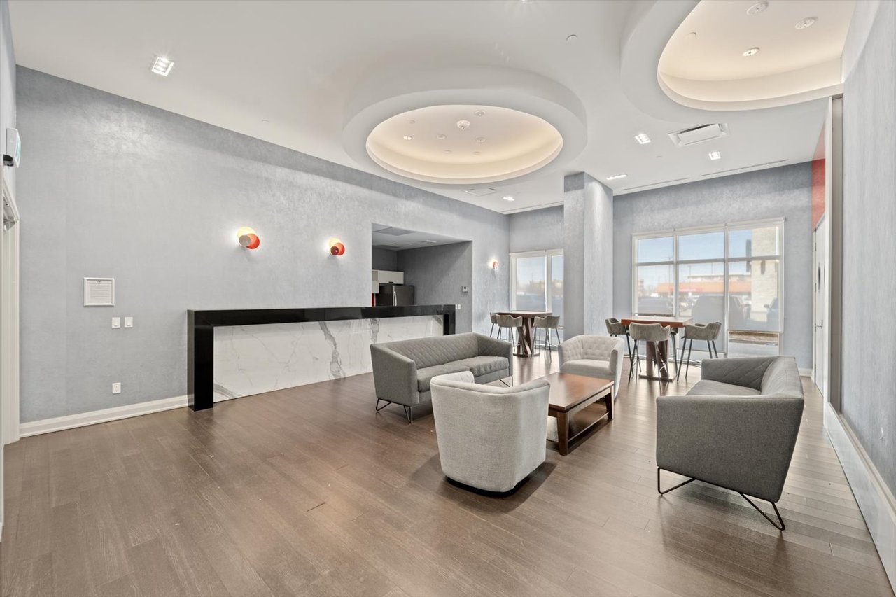 30 Meadowglen Pl 1106