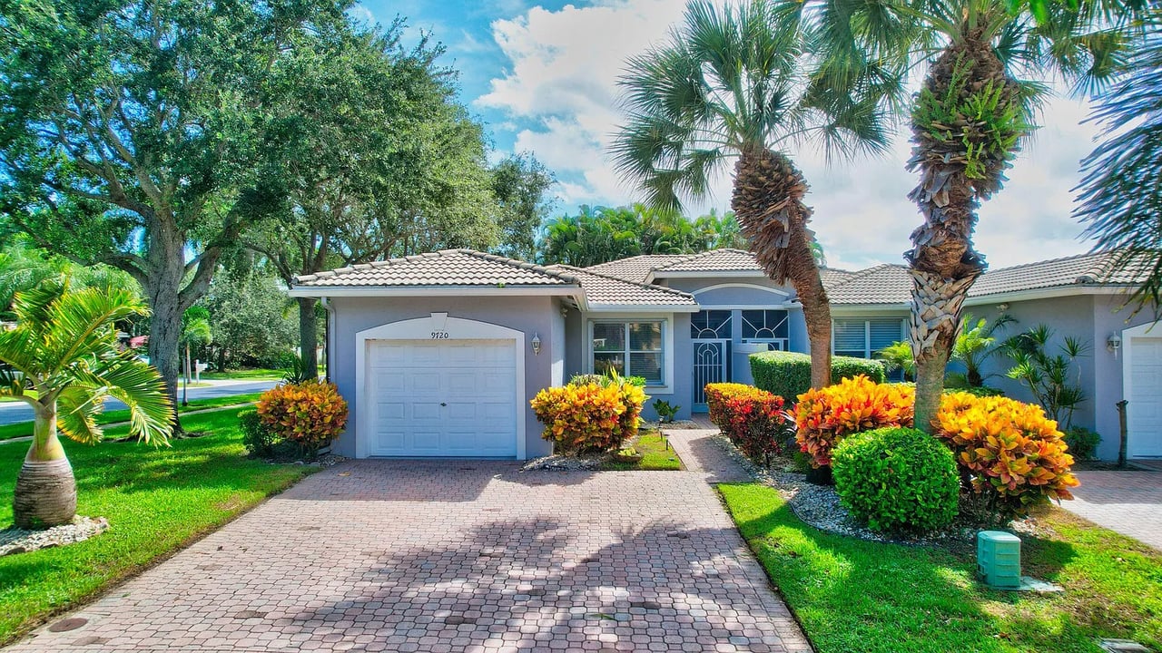 9720 S Crescent View Drive S