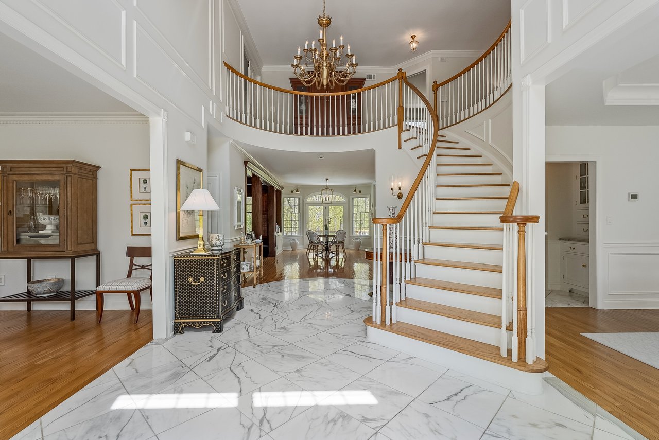 82 Woodman Ln