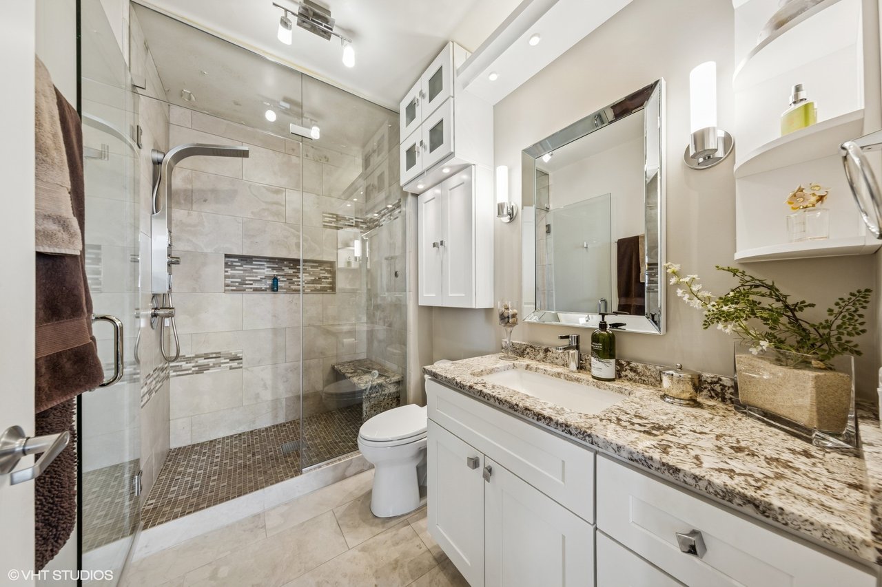 225 N Columbus Dr 7408