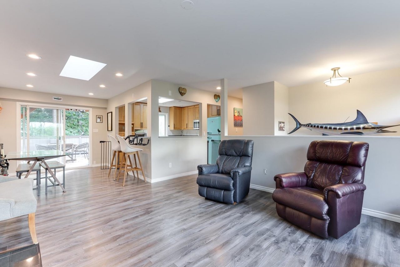 2552 Jura Cres