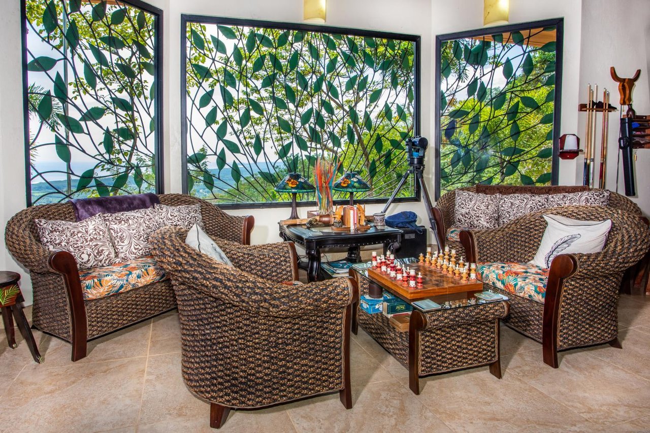 Incredible 7,000 Ft2 Ocean View Home With 200 Acre Reserve!