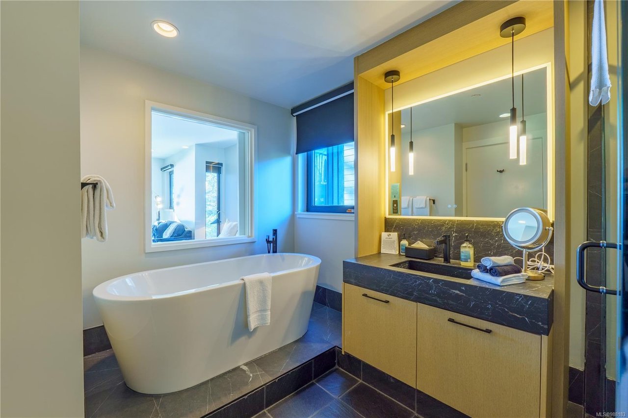 1402-596 Marine Dr