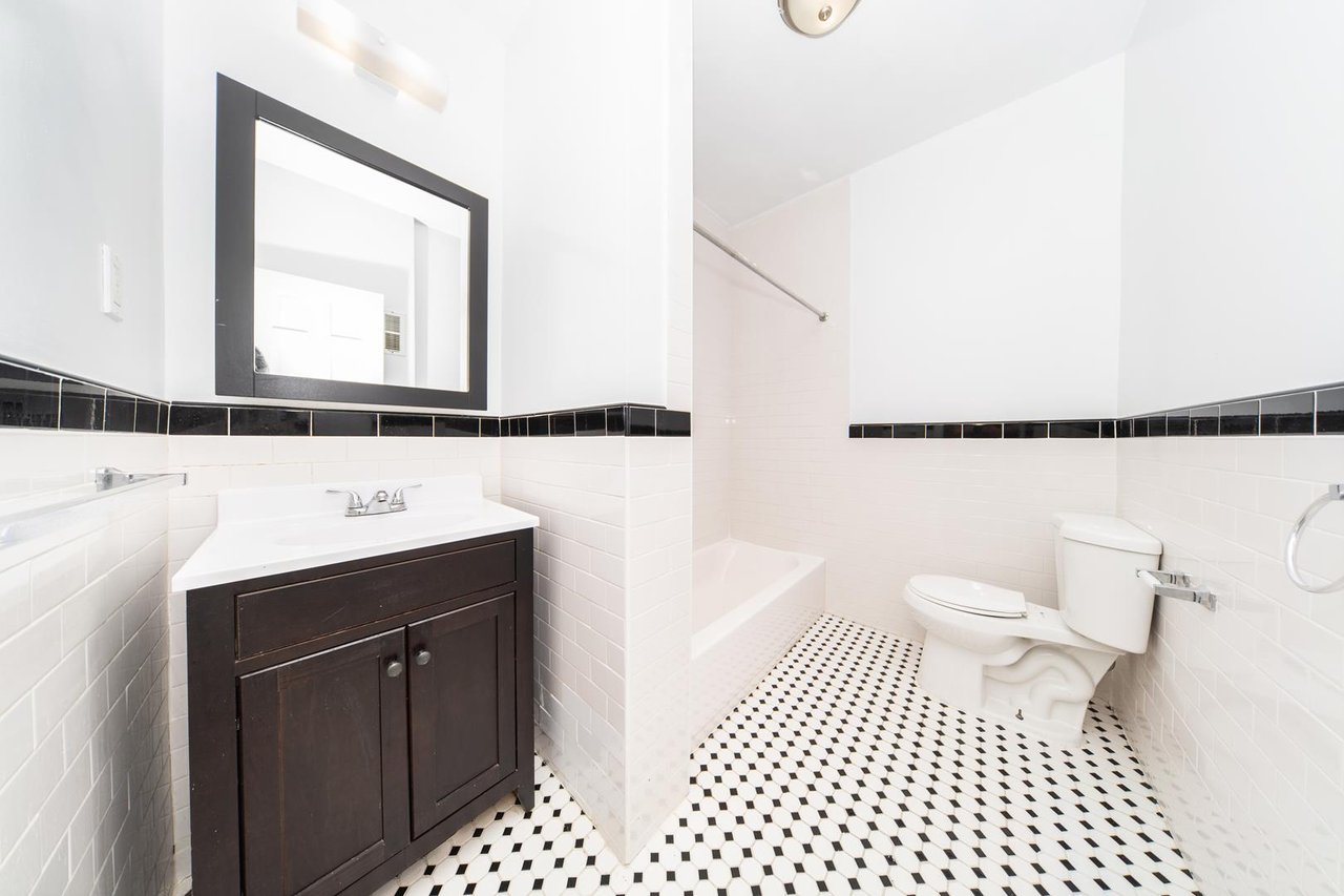 216 Macon Street, Apt 1