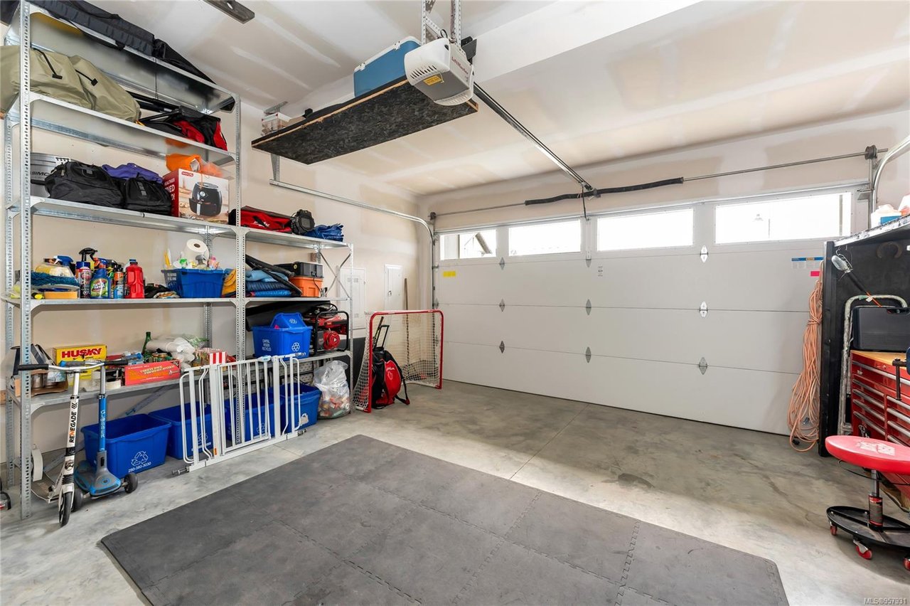 3359 Curlew St
