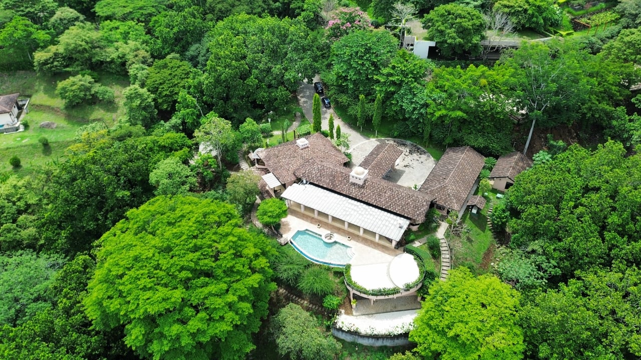 Tuscan Estate with Infinity Pool, Guacima, Alajuela