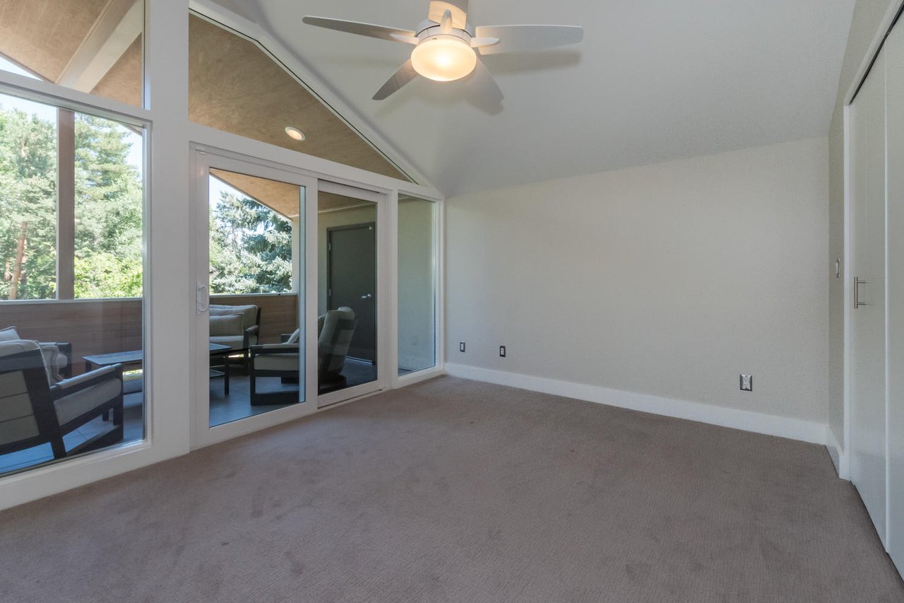 1010 Rosehill Dr