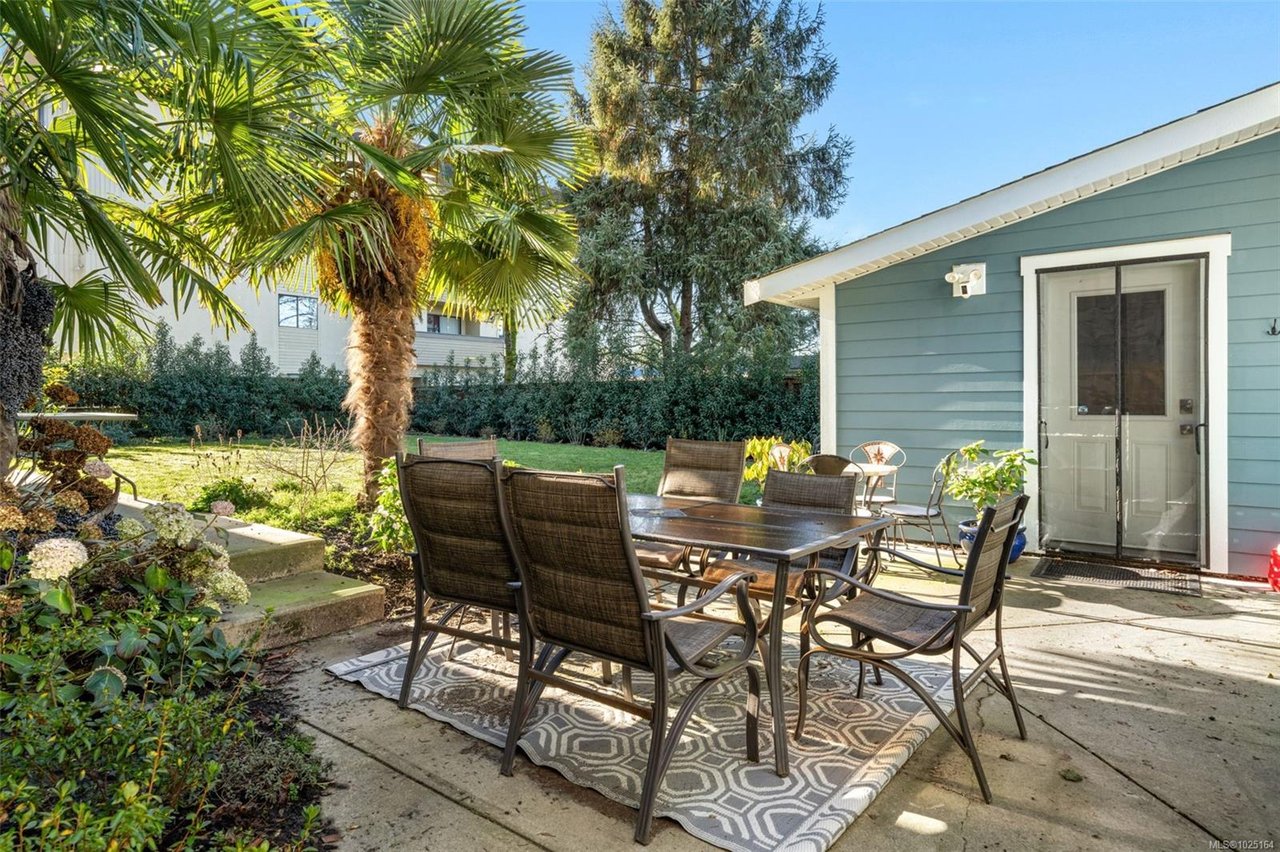1123 Reynolds Rd, Saanich
