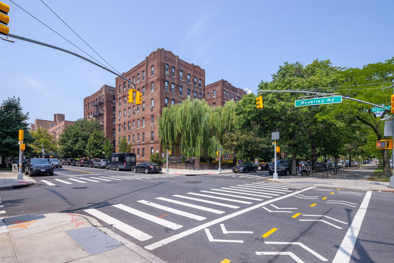 415 Beverly Rd, #3B