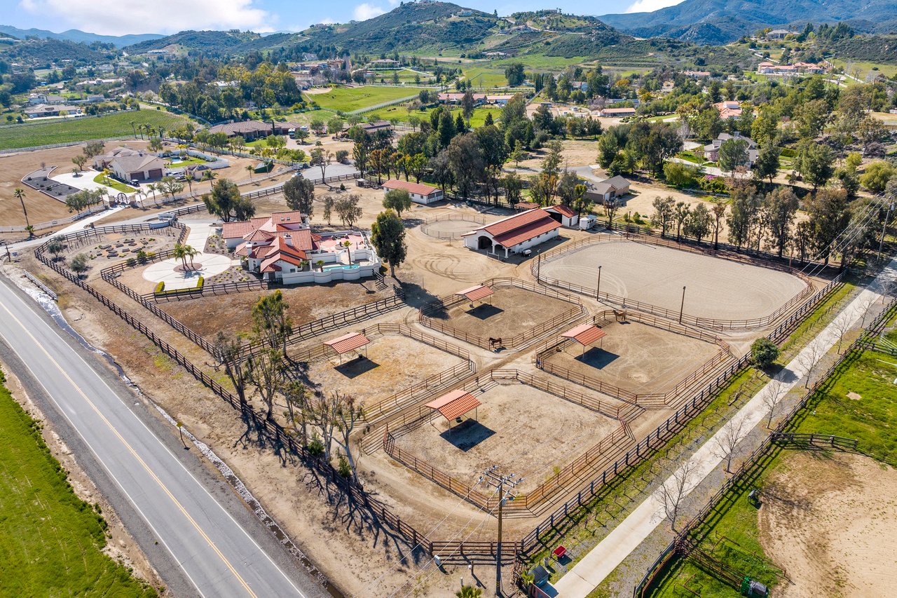 38580 Avenida De Felicidad