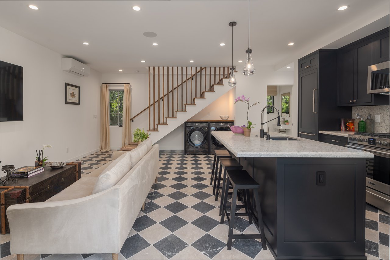 133 N La Jolla Avenue