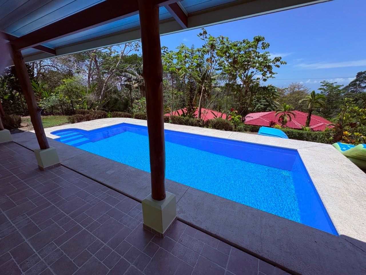 Move in ready 2 bedroom / 2 bathroom home with window ocean view and pool in Ojochal.