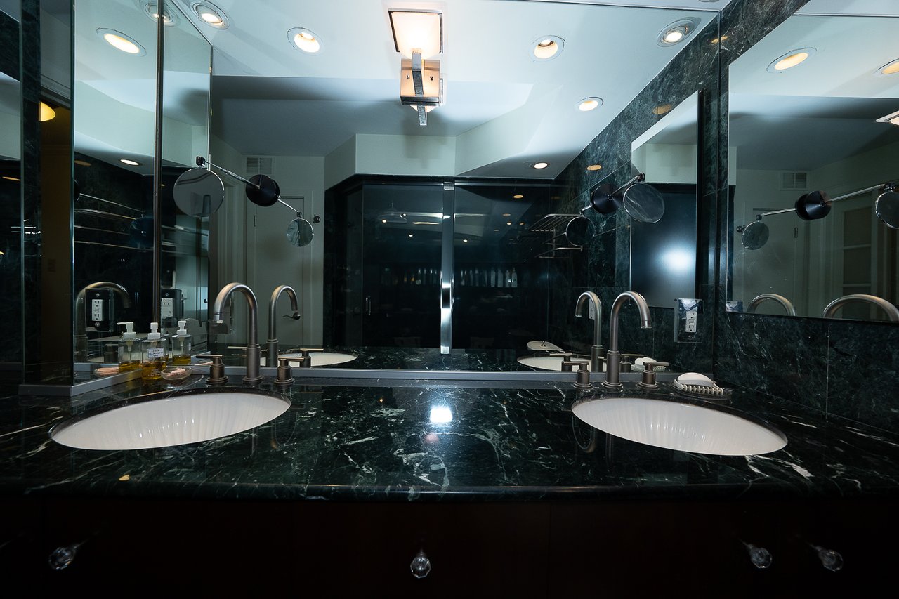 Price Improvement!!! Fab 3 bed 2.5 bath Main Line Condo