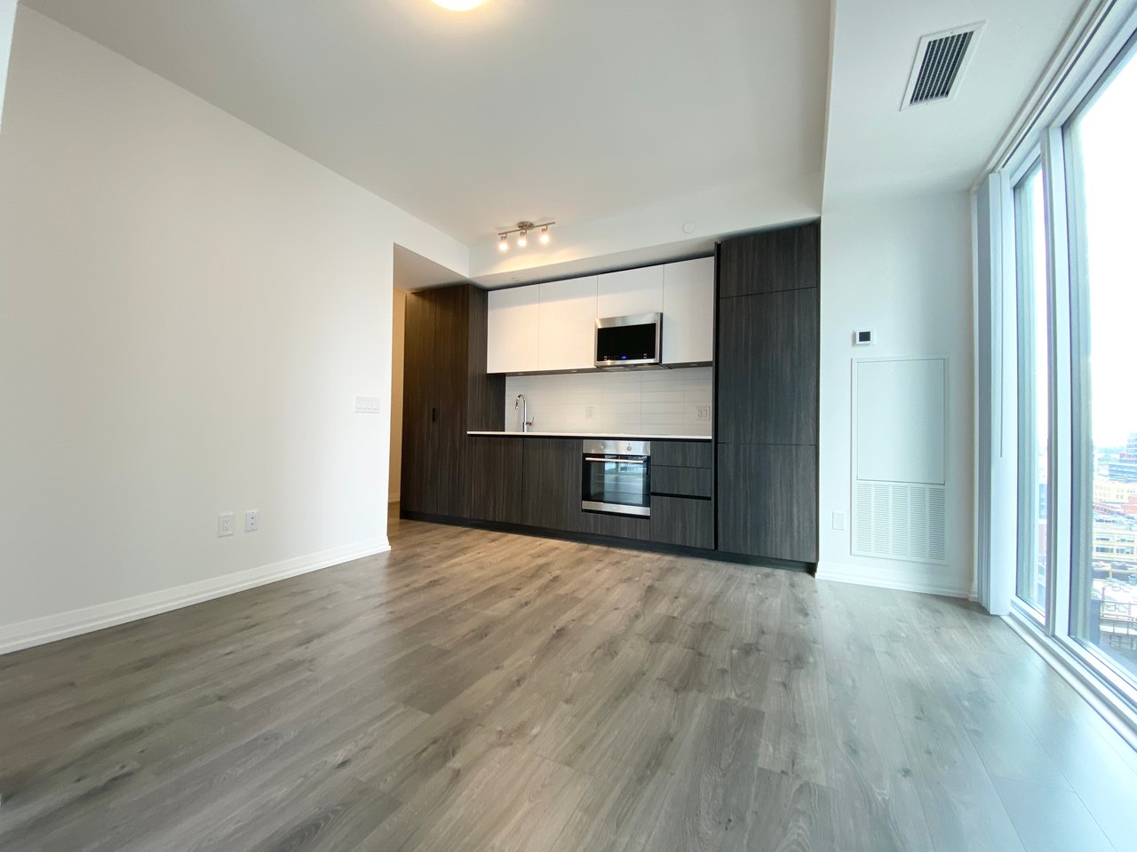 8 Widmer Street 2005