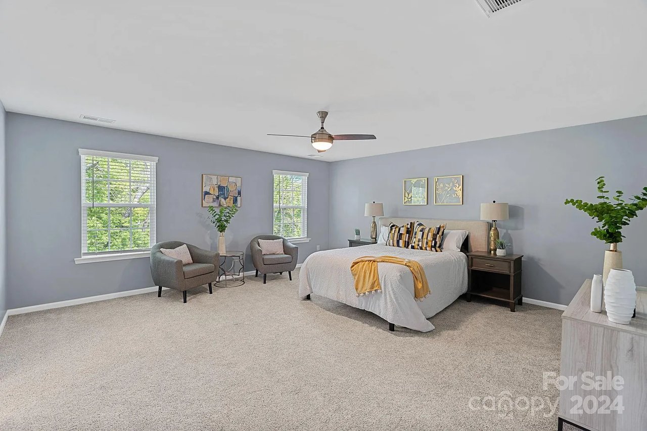 916 Pecan Tree Ln