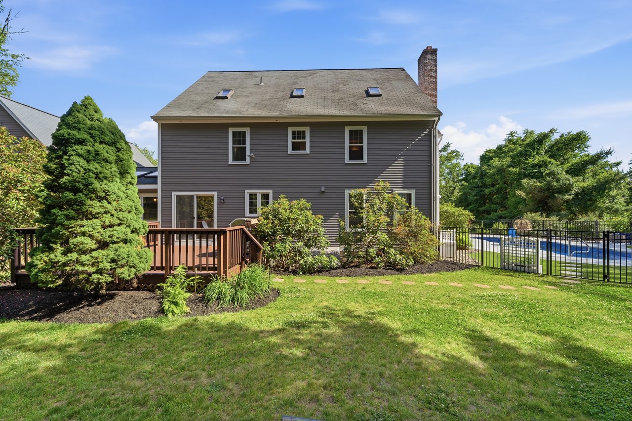 571 Linden St
