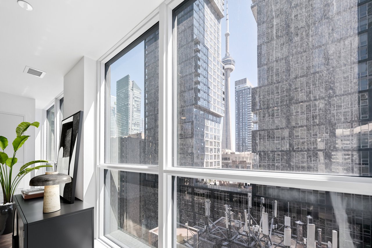 327 King Street W, Toronto C01