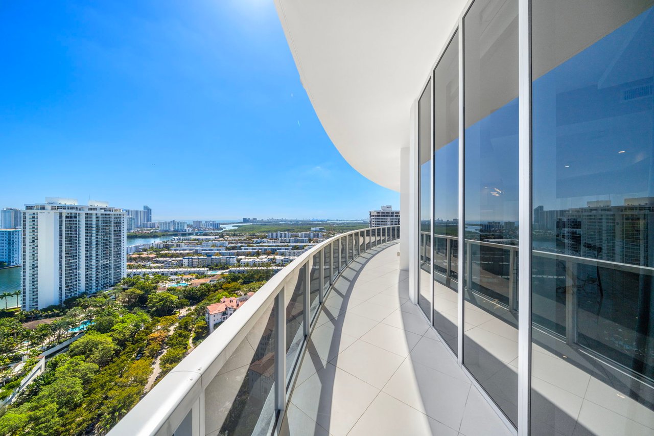 4100 Island Blvd # 1 Unit: PH-1