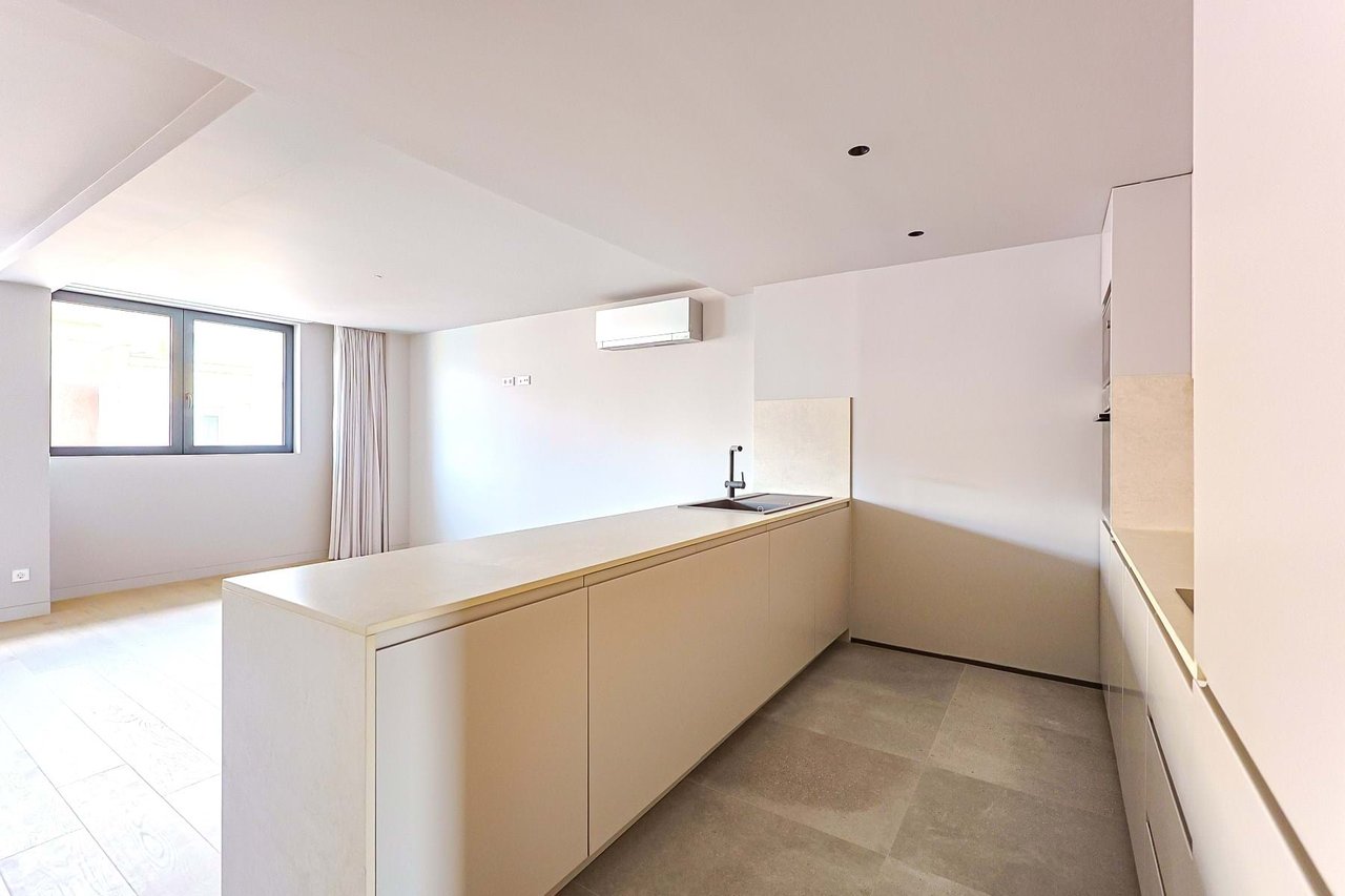 Stylish 2-Bedroom Apartment in the Heart of Lisbon with Exceptional Amenities