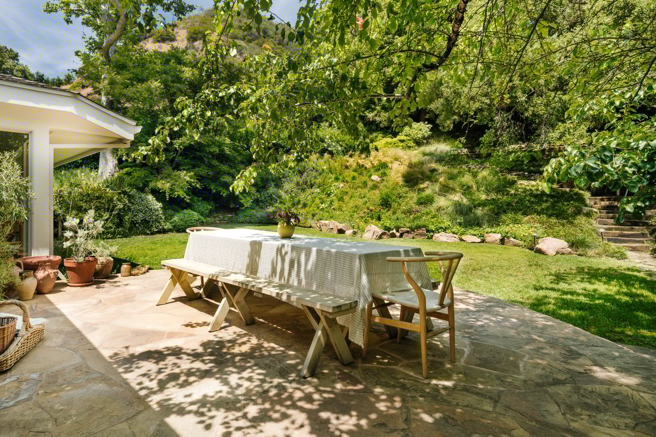 2610 Mandeville Canyon Rd