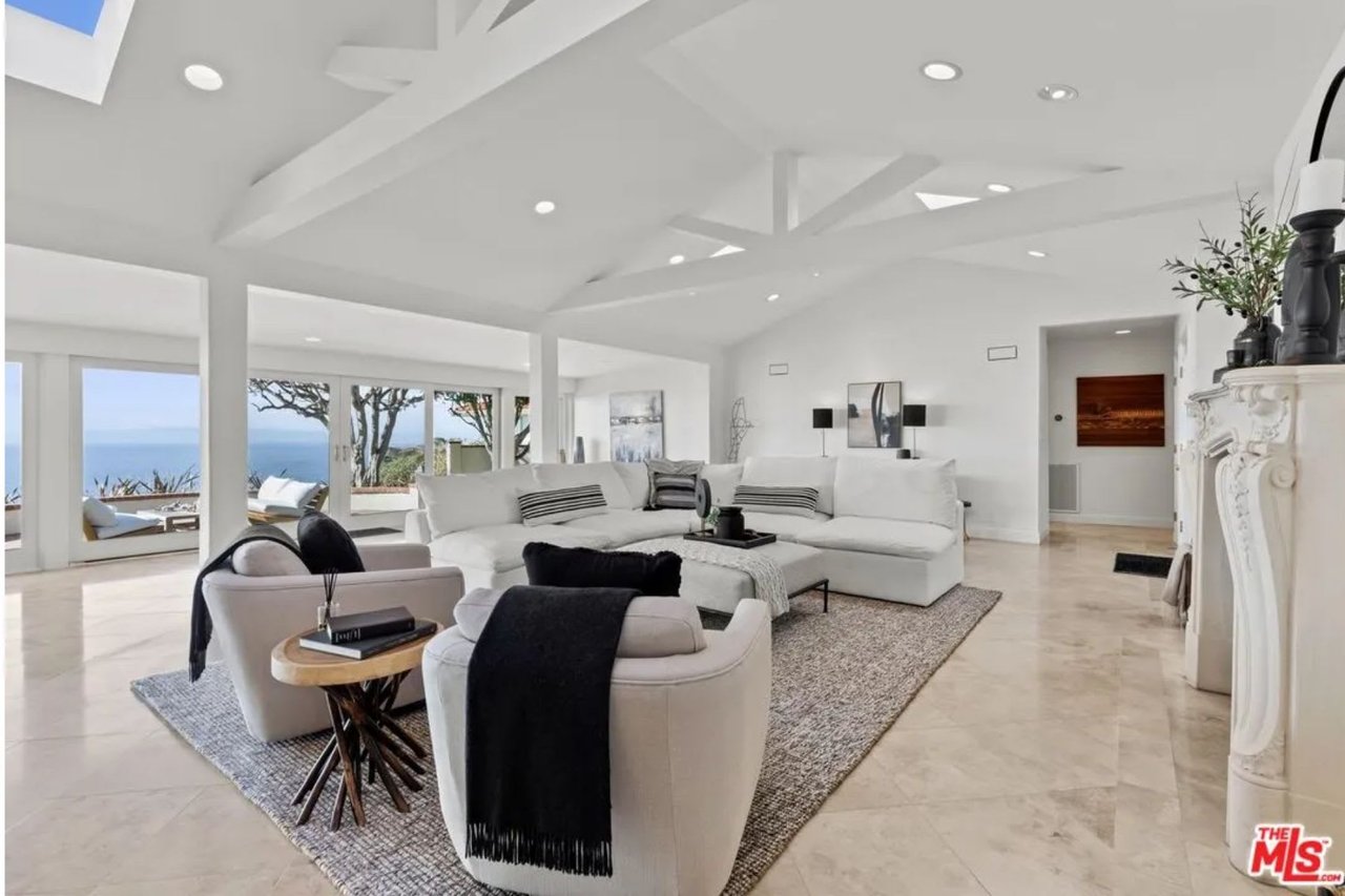 1115 Palos Verdes Dr