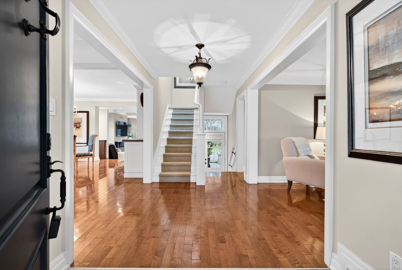  Aldershot Lakeside Elegance