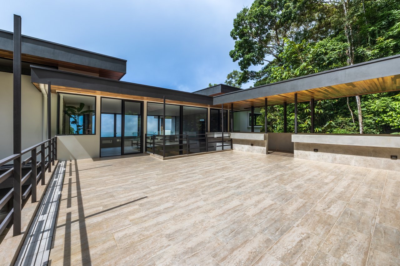Casa Koules – Architectural 5-Bedroom Oceanview Estate in Prestigious Costa Verde Estates