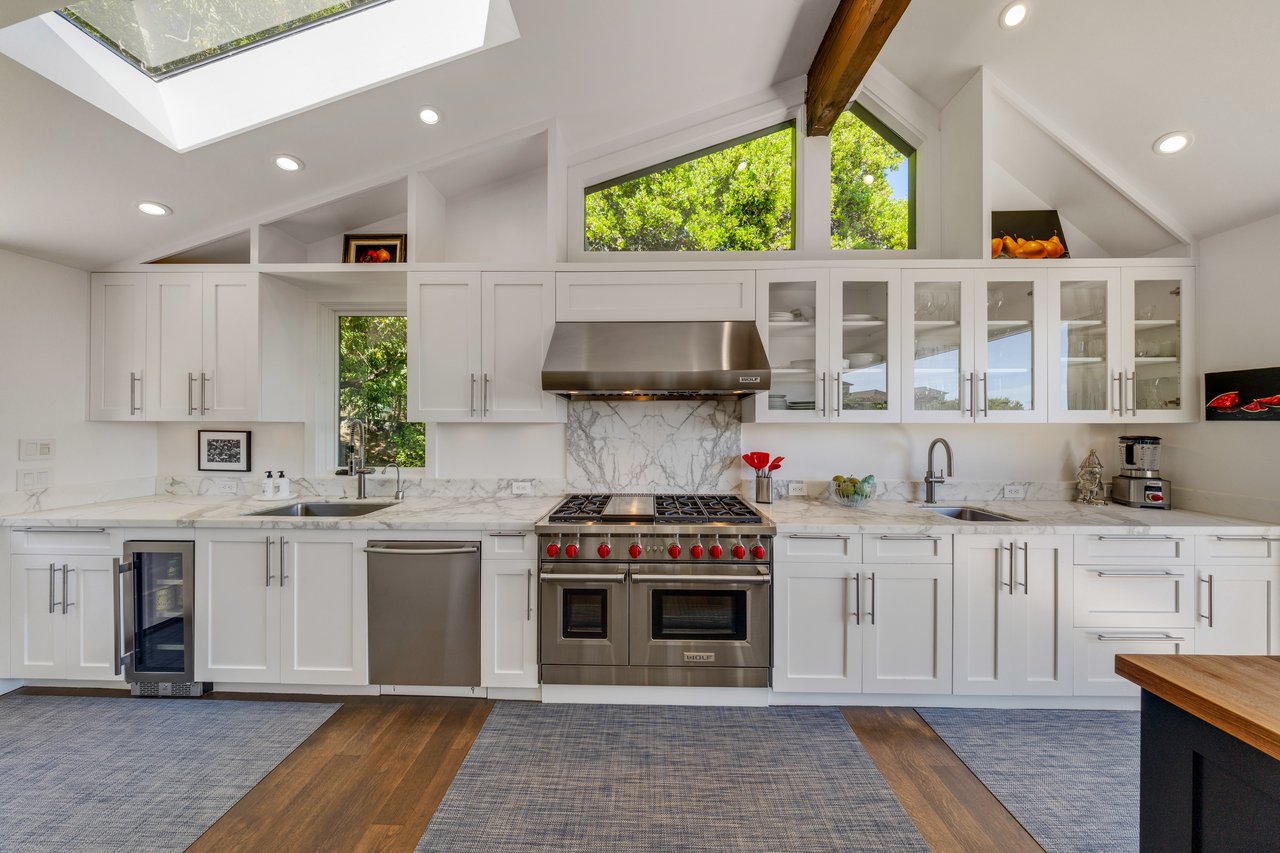 Chic and Stylish on Belvedere Island