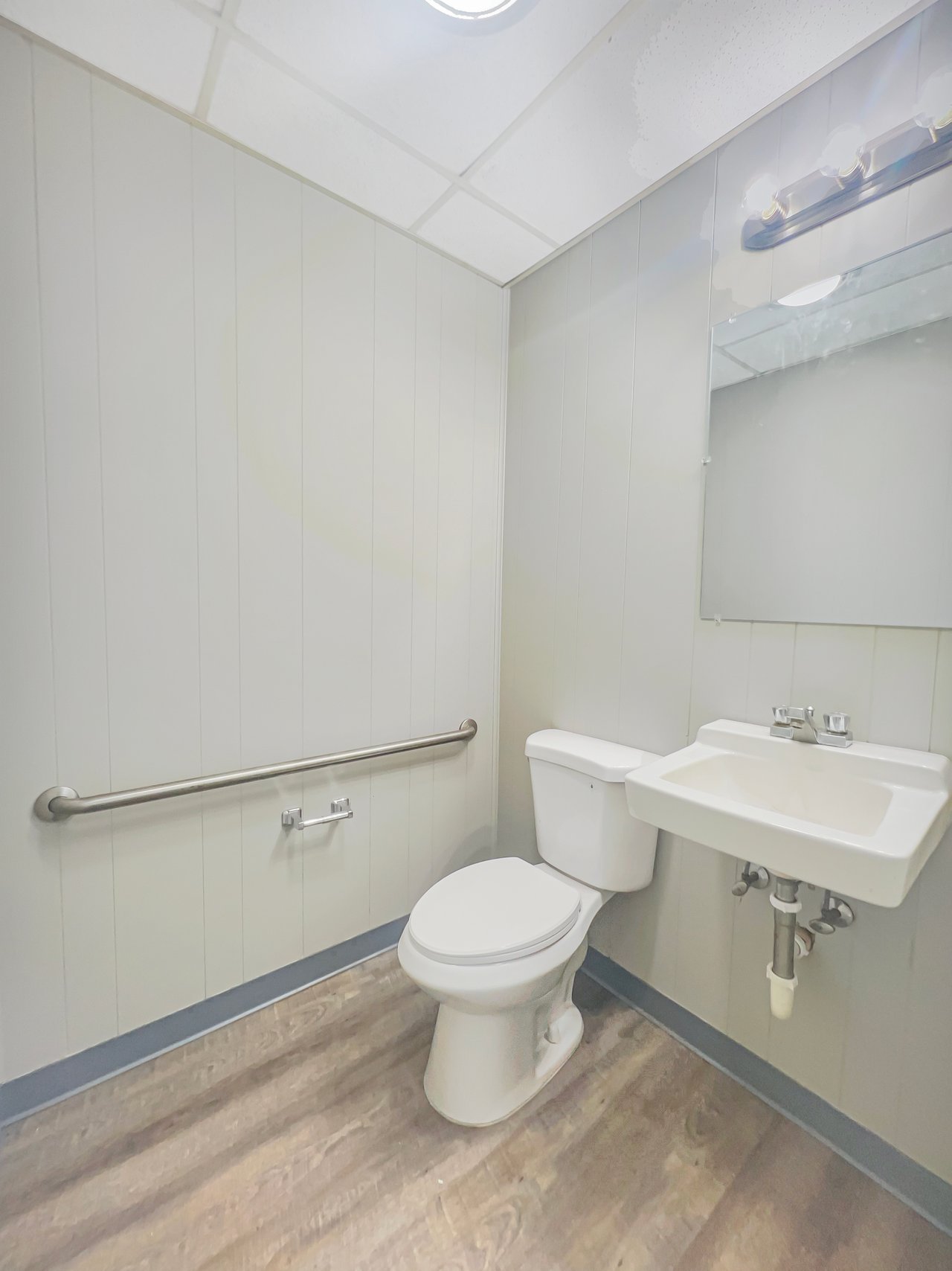 800 Industrial Circle