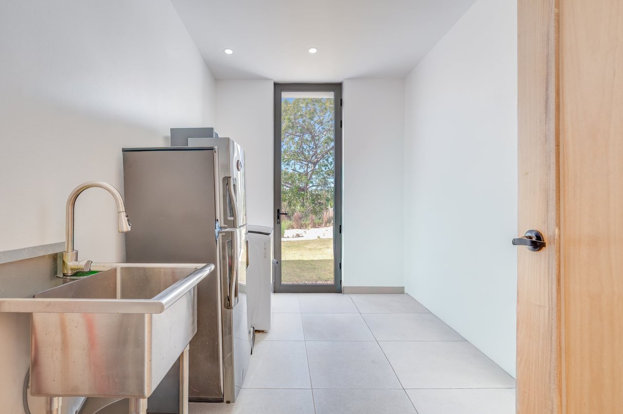 Finca Hermosa | Modern 3BR Luxury Villa with Infinity Pool in Exclusive Finca Panama Community