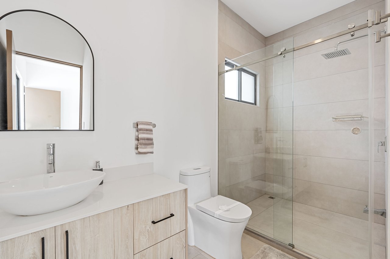 Castillo Blanco | Modern 4-Bedroom Home with Saltwater Pool – Walk to the Beach in Surfside, Playa Potrero