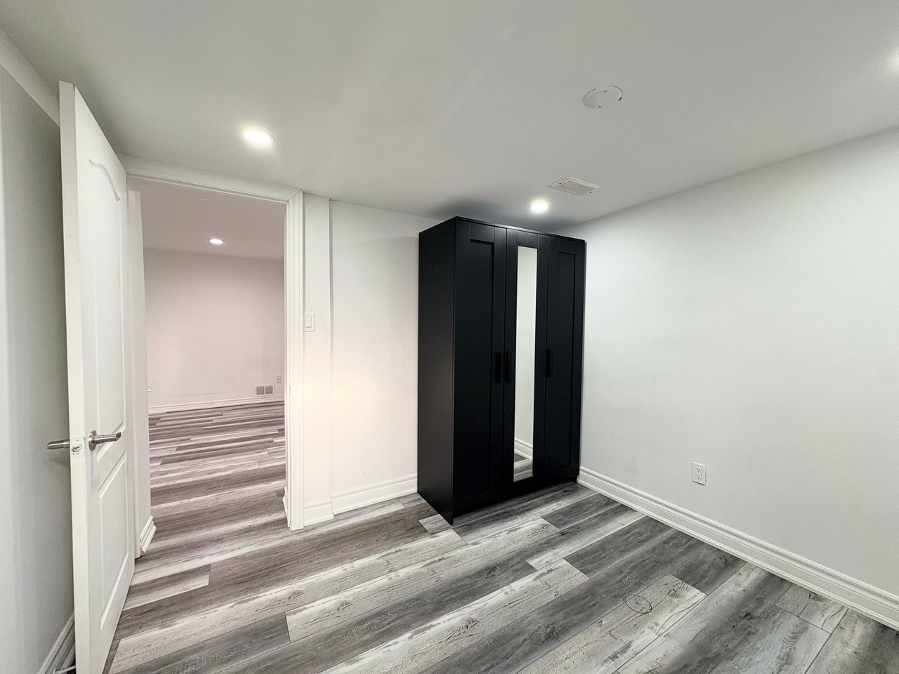 8 RAVENCLIFF Crescent Unit: BSMT