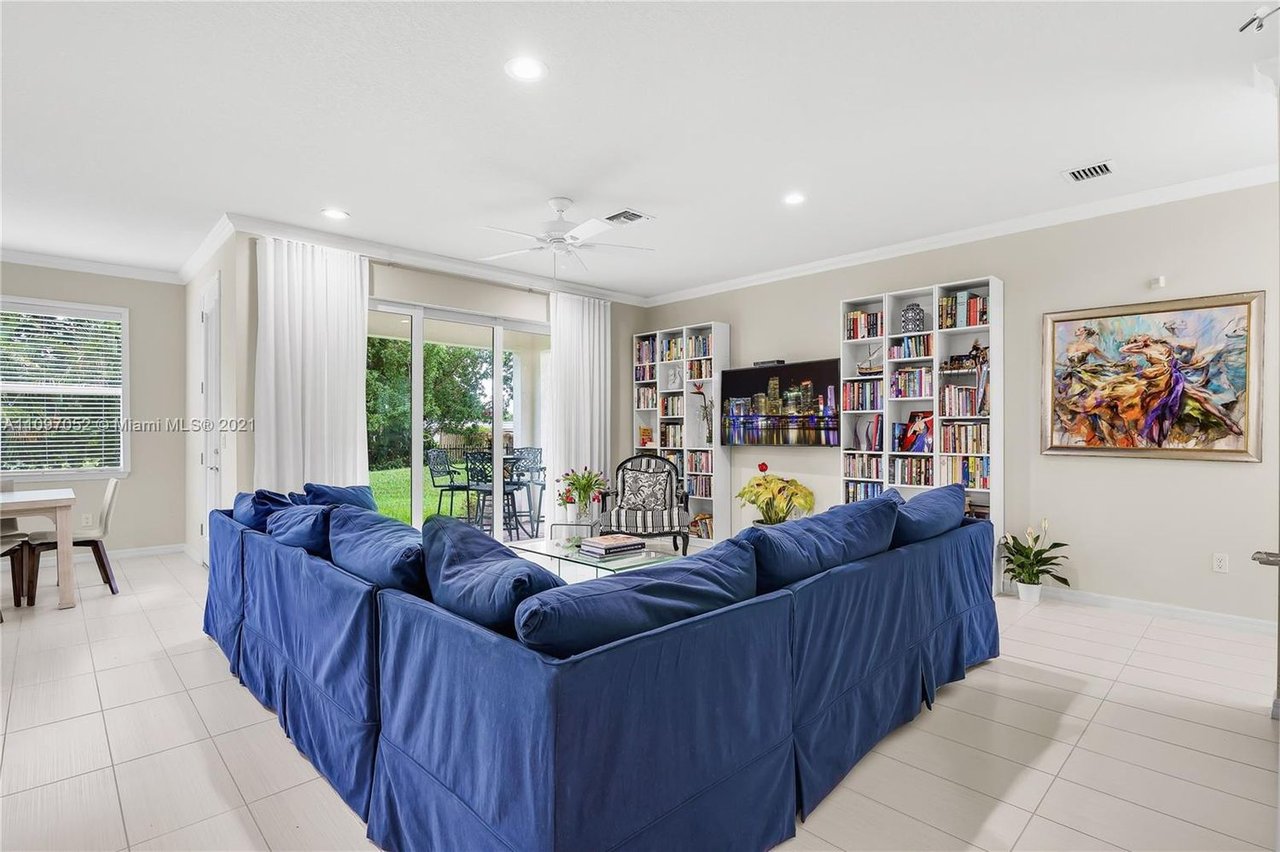 4325 Large Leaf Ln