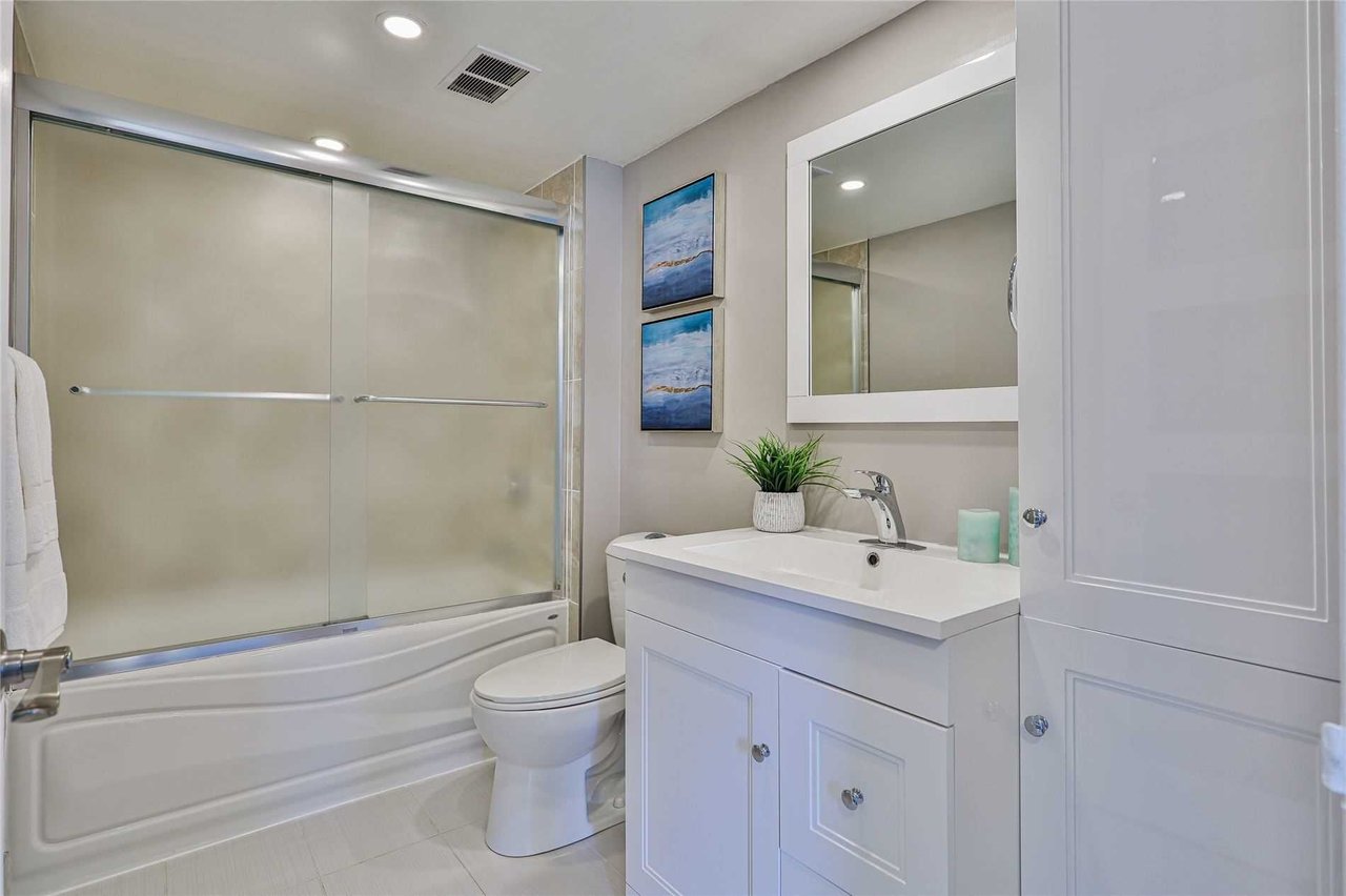 701 King Street W 806