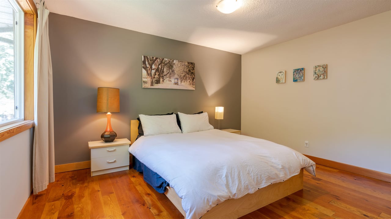 1124 Plateau Cres