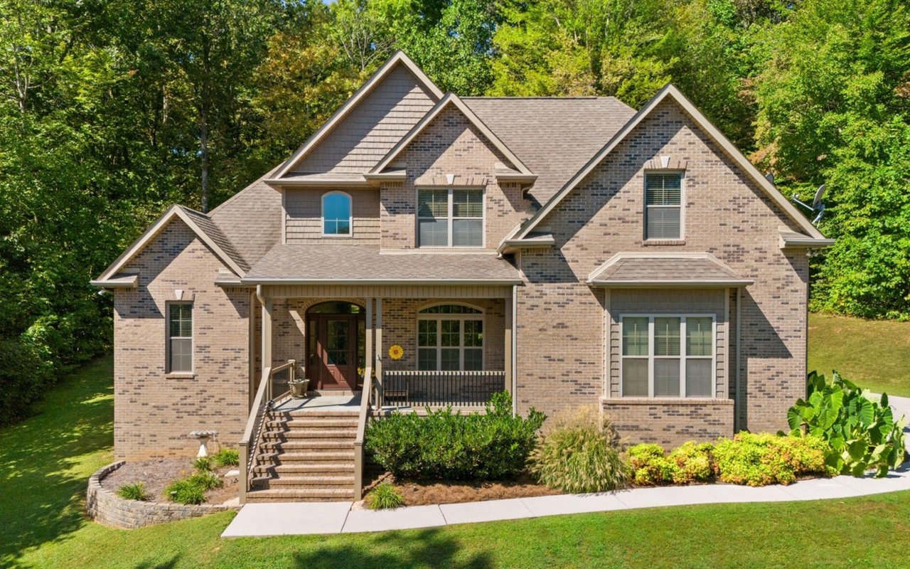 Wallace Luxury Spotlight | 449 Hickory Pointe Lane Maynardville, TN 37807