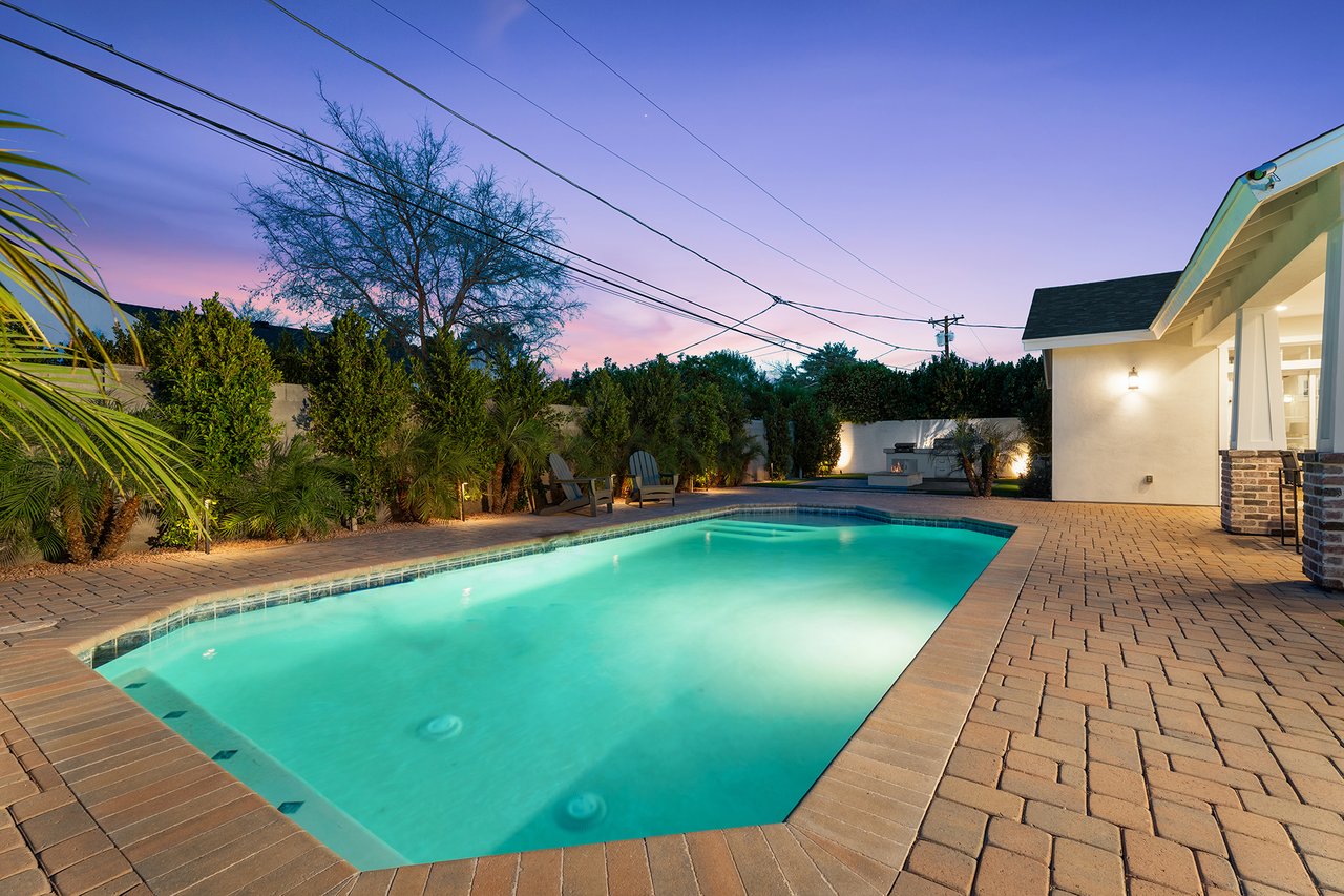 3838 E DEVONSHIRE Avenue