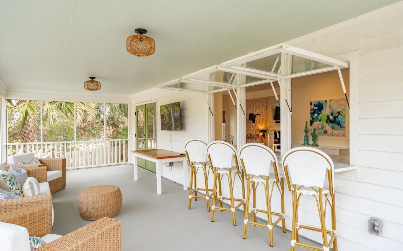 Why Southerners Will Always Cherish the Screened-In Porch