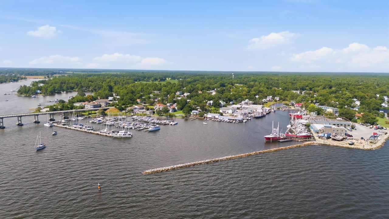 At the Edge of the Neuse. A Brief History of Oriental.